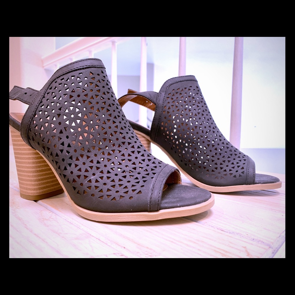 Sandals, so cute for Fall! Barely worn. Sz 6